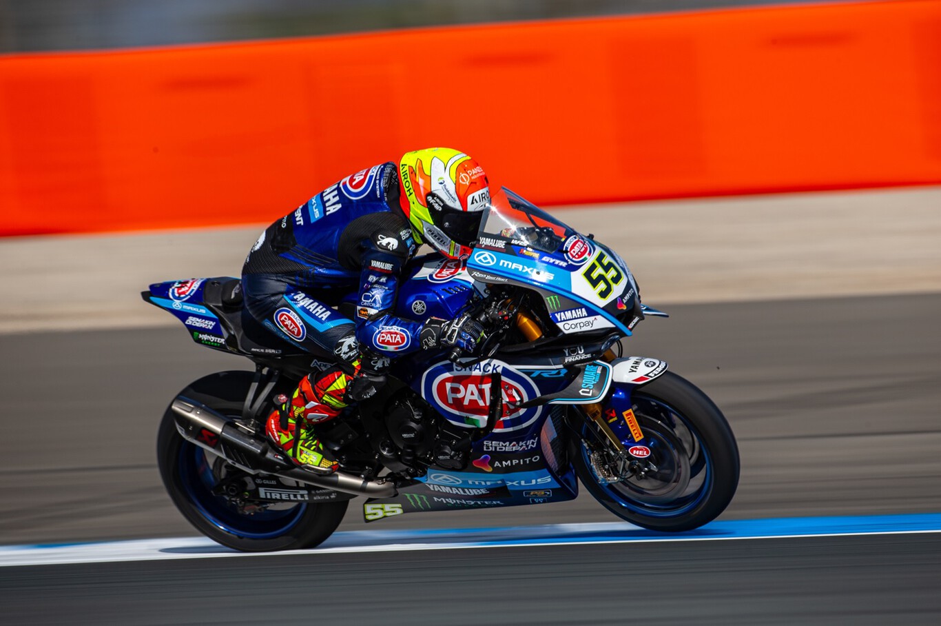 ¡Sorpresa! Andrea Locatelli gana su primera carrera de Superbikes gracias a una avería dramática de la Ducati de Nicolò Bulega