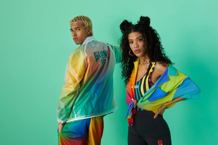 La colección de J Balvin con GUESS es lo más retro y colorido que desearás llevar este verano