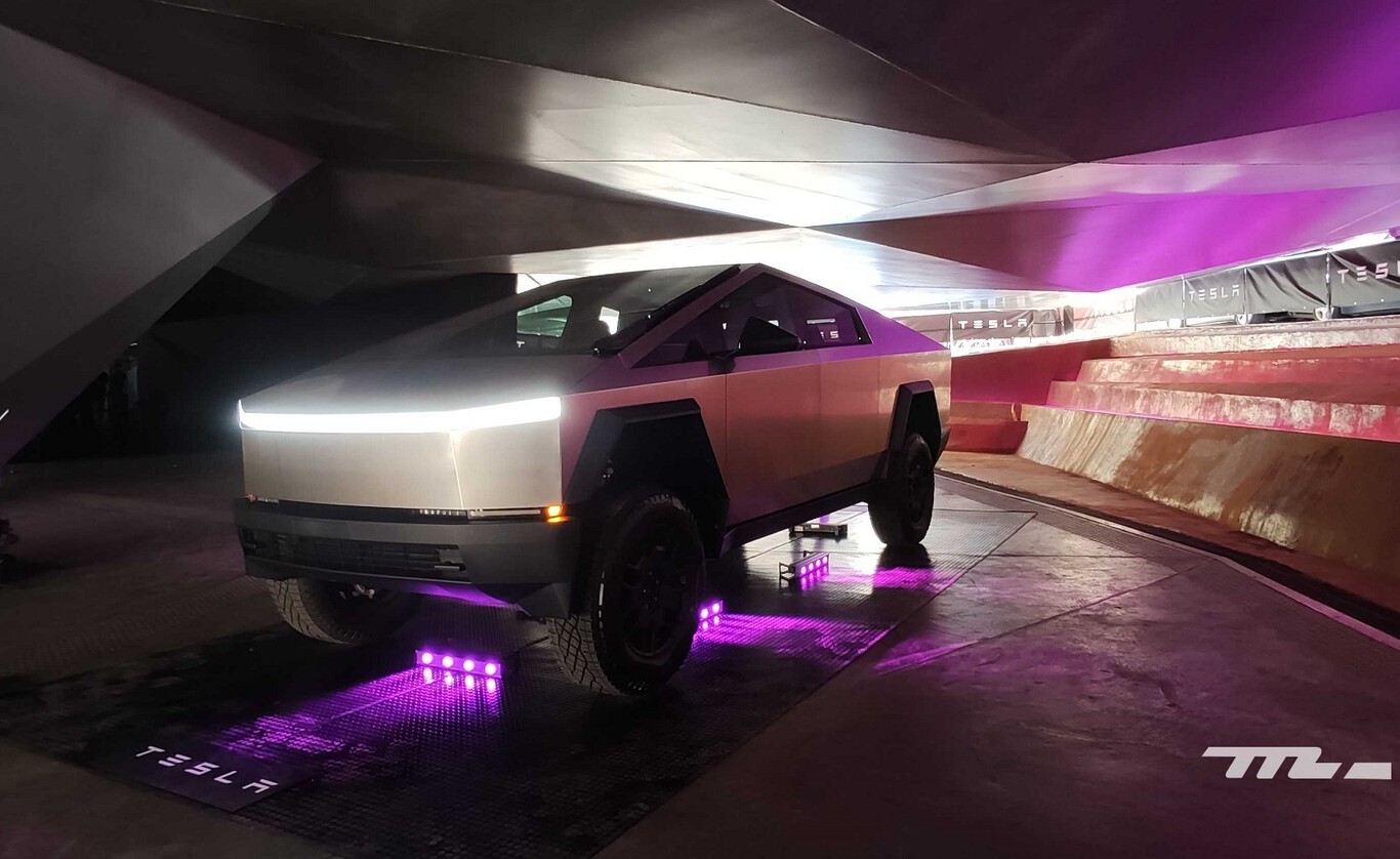 Hemos estado viendo la Tesla Cybertruck: lo más bestia de Tesla es una pick-up para la que no estamos preparados en Europa