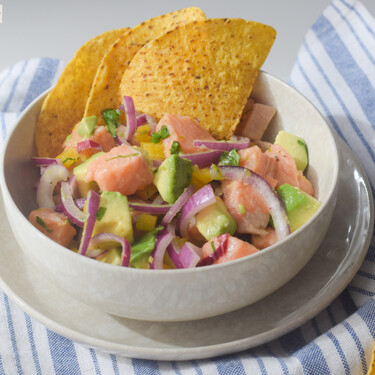 Ceviche de salmón, la receta saludable y súper fácil para refrescar tus menús en casa