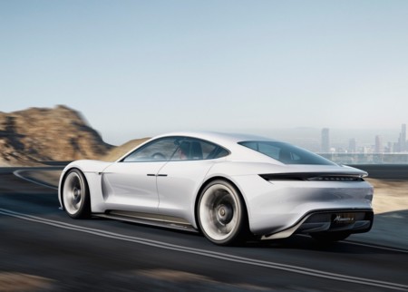 Porsche podría buscar un hermanito al Mission E para jugar en el arenero del Tesla Model 3