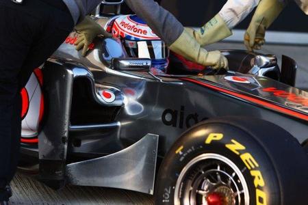 McLaren introduce escapes delanteros en su MP4-26