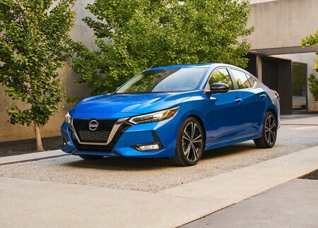 El Nissan Sentra es llamado a revisión en México debido a las bieletas de su dirección