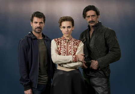 'El Ministerio del Tiempo' expande su universo en el libro 'El tiempo es el que es'