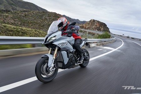 La nueva trail asfáltica BMW S 1000 XR se pone a la venta en España por 18.800 euros