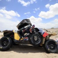 Sainz dice adiós al Dakar, y Peterhansel ya lo tiene casi hecho