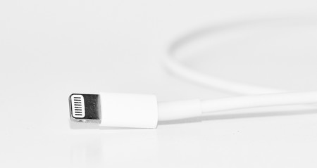 Pistas y argumentos para creer en un iPhone sin puertos