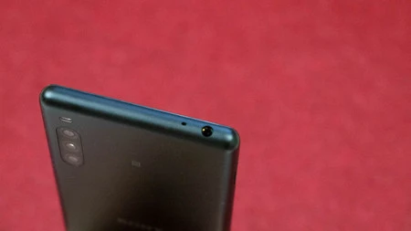 Sony Xperia L4の分析