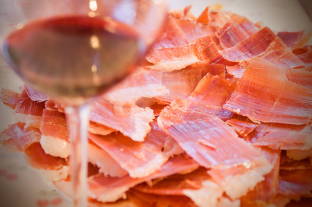 Vino, jamón y aceite, los mejores ingredientes para atraer turismo