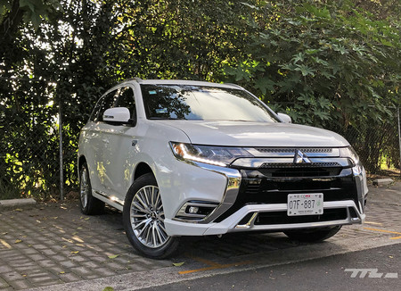 Mitsubishi Outlander PHEV, a prueba: Cuando el espacio y la eficiencia pueden convivir sin problema alguno