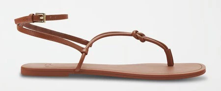 Con Tira Entre Los Dedos