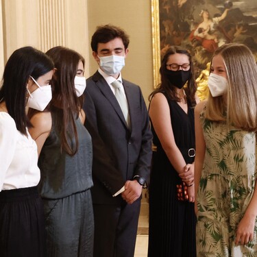 La princesa Leonor se une a la tendencia de su madre, la reina Letizia, y repite vestido estampado de Mango 