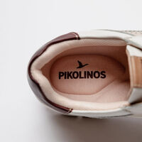 Lo nuevo de Pikolinos combina la comodidad de las zapatillas y la elegancia de unas bailarinas: ahora a mitad de precio  