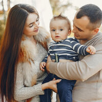 Tener hijos juntos sin ser pareja cosifica a los niños. Los expertos en ética contra la cocrianza 