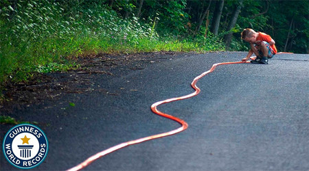 La pista Hot Wheels más larga del mundo mide 663,298 metros y ya tiene su récord Guinness