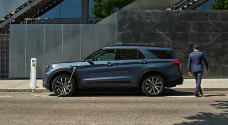 El nuevo Ford Explorer, un SUV híbrido enchufable de siete plazas, llegará a España este verano