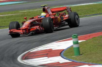 Nada nuevo en Bahrein: Los Ferrari en cabeza