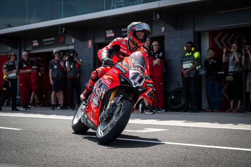 Victoria para Nicolò Bulega en Australia, sextete de Ducati y calamidades para Toprak Razgatlioglu en el debut de Superbikes