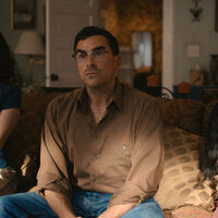 Hoy en Netflix un drama policíaco de solo 8 episodios que convierte a dos hermanos muy torpes en unos genios del caos