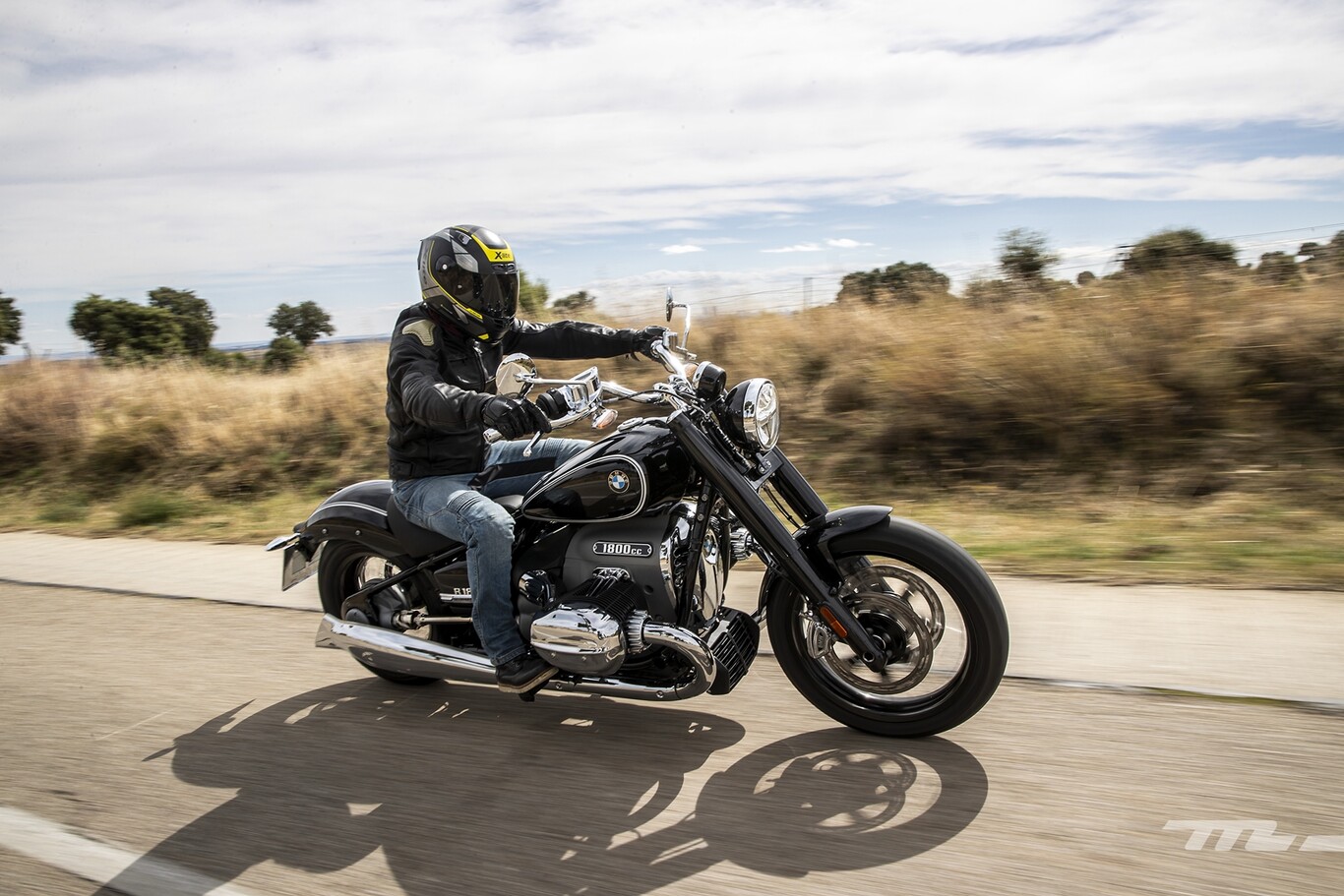 Probamos la BMW R18: una moto de la vieja escuela que lo apuesta todo a un motor descomunal lleno de sensaciones