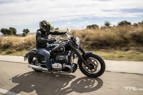 Probamos la BMW R18: una moto de la vieja escuela que lo apuesta todo a un motor descomunal lleno de sensaciones
