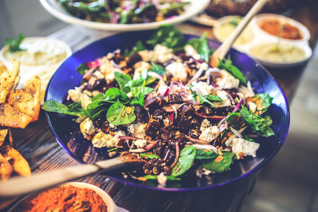 Ensaladas saludables: nueve productos que no deberían tener sitio en tus platos