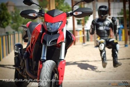 Ducati Hypermotard Megaserfoto