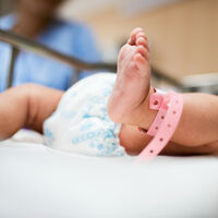 La natalidad en España registra su mínimo histórico en 2022: han nacido 7.000 bebés menos que el año pasado 