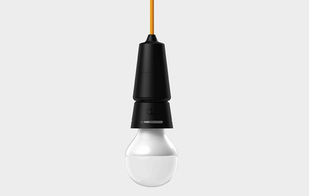 Este adaptador para las bombillas de casa puede ayudarte a conseguir tener tu hogar controlado