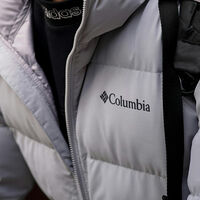 Columbia vuelve a superar a The North Face con esta chaqueta tipo plumífero rebajada a más de la mitad de su precio 