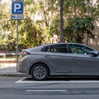 Todas las multas que te pueden poner por aparcar en un punto de carga para coches eléctricos (incluso con un coche eléctrico) 