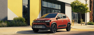 No hay un coche eléctrico más barato que el Dacia Spring: ahora está más equipado pero sigue costando menos de 18.000 euros
