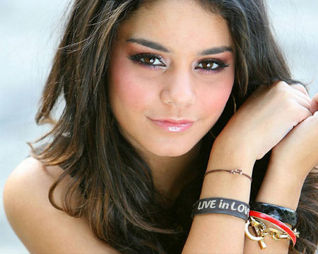 Salen a la luz nuevas fotos de Vanessa Hudgens desnuda