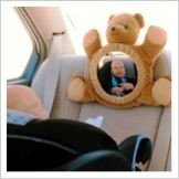 Espejo-osito para vigilar a tu bebé en el coche