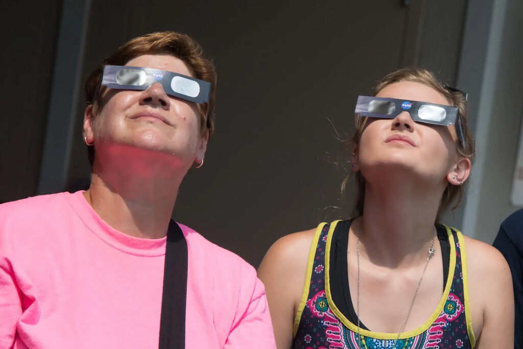 Hay ciudades en Estados Unidos haciendo acopio de agua y gasolina antes del eclipse del 8 de abril