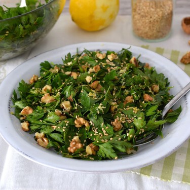 Sin lechuga ni hojas verdes, esta ensalada es ligera pero rica en vitaminas antioxidantes y omega 3, perfecta para primavera 
