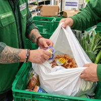 Fernando, reponedor de supermercado: "Me despierto a las 4:30 para entrar a trabajar entre las cinco". El objetivo: que a las 9:00 esté todo listo 