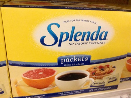 El edulcorante artificial Splenda podría causar problemas en el estómago si hay enfermedad de Crohn