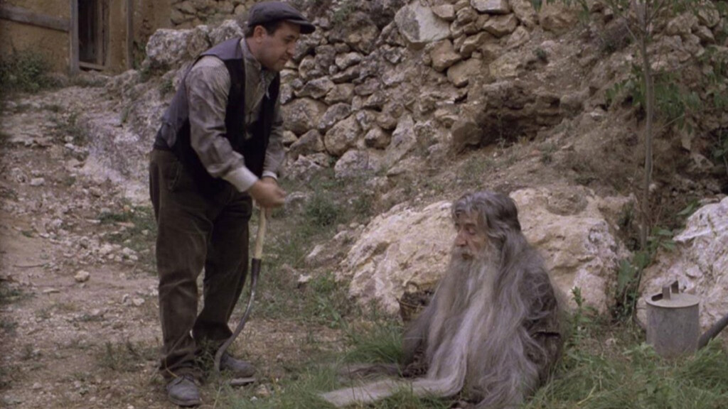 Últimas horas para ver en Netflix una de las mejores comedias de la historia. La obra maestra que demuestra que todos somos contingentes, pero José Luis Cuerda era necesario