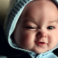 ¿Qué cara ponen los bebés cuando hacen caca? (vídeo)