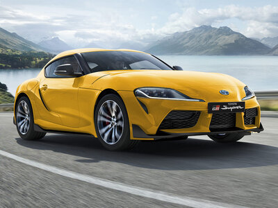 Vuelven los 90: ¿por qué se ha puesto de moda esta década tan hortera? 