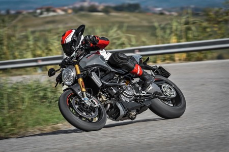 Ducati Monster 1200 2017 001
