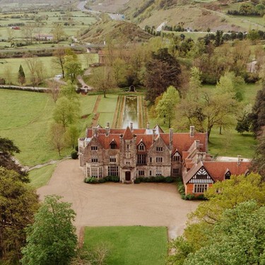 El pueblo diminuto de Cantabria con un Partenón griego y una mansión famosa a la que Tom Cruise y Nicole Kidman fueron en helicóptero