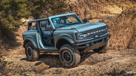 Ford Bronco 2022, lo manejamos: cuando la navaja suiza se baña en tecnología para llegar más lejos que nunca