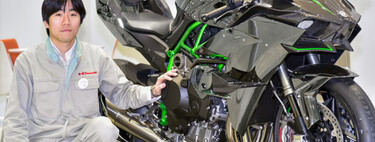 Artesanía japonesa en formato ASMR: así nace a mano la Kawasaki Ninja H2, una de las motos más bestias del planeta