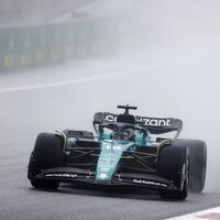 Aston Martin echa el resto en Silverstone: cambio de decoración, nuevo casco de Fernando Alonso y más mejoras