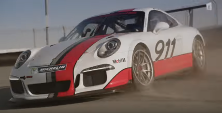 Porsche y Mark Webber muestran por qué no debemos manejar y textear al mismo tiempo