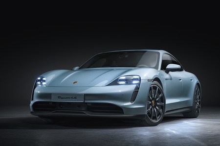 El Porsche Taycan 4S de acceso es un coche eléctrico con hasta 571 CV y 463 km, desde 108.337 euros