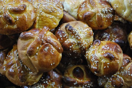 Cómo hacer 1 kilo de pan de muerto con agua de azahar con la receta del chef Yuri de Gortari