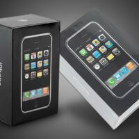 Um engenheiro da Apple teve que decidir no último segundo o que fazer na alfândega; sua mala continha os doze primeiros iPhones já fabricados 